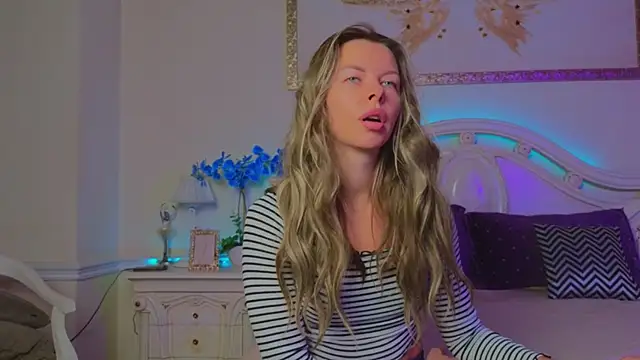 Snapshot of Real_Tini chatting on 14, 10, 2025 Real Tini online show from 14, 10, 2025