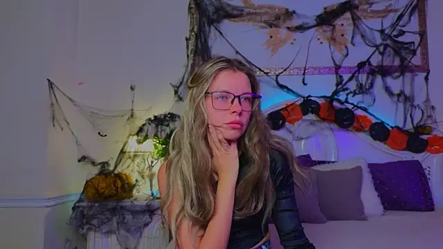 Snapshot of Real_Tini chatting on 24, 10, 2025 Real Tini online show from 24, 10, 2025