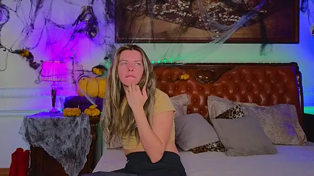 Snapshot of Real_Tini chatting on 3, 11, 2025 Real Tini online show from 3, 11, 2025