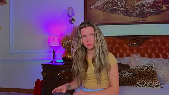 Snapshot of Real_Tini chatting on 4, 11, 2025 Real Tini online show from 4, 11, 2025