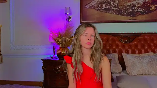 Snapshot of Real_Tini chatting on 13, 11, 2025 Real Tini online show from 13, 11, 2025