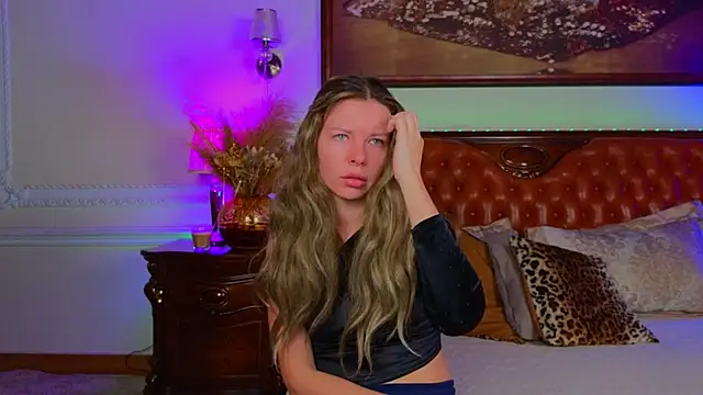 Snapshot of Real_Tini chatting on 28, 11, 2025 Real Tini online show from 28, 11, 2025