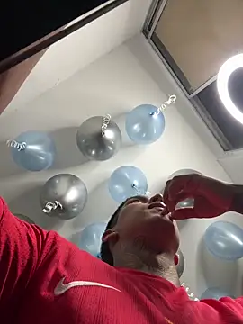 Snapshot of sendfer chatting on 5, 3, 2025 sendfer online show from 5, 3, 2025