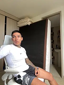 Snapshot of sendfer chatting on 8, 10, 2025 sendfer online show from 8, 10, 2025