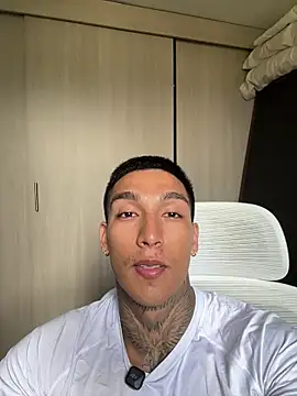 Snapshot of sendfer chatting on 23, 10, 2025 sendfer online show from 23, 10, 2025