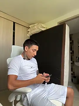 Snapshot of sendfer chatting on 4, 11, 2025 sendfer online show from 4, 11, 2025