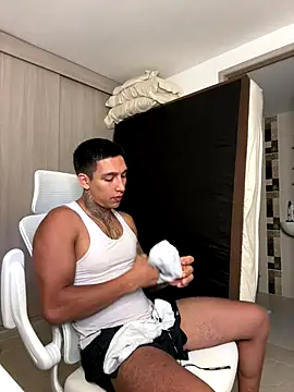 Snapshot of sendfer chatting on 8, 11, 2025 sendfer online show from 8, 11, 2025