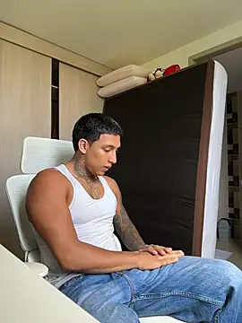 Snapshot of sendfer chatting on 5, 4, 2026 sendfer online show from 5, 4, 2026