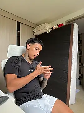 Snapshot of sendfer chatting on 11, 4, 2026 sendfer online show from 11, 4, 2026