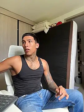 Snapshot of sendfer chatting on 23, 4, 2026 sendfer online show from 23, 4, 2026