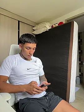 Snapshot of sendfer chatting on 8, 5, 2026 sendfer online show from 8, 5, 2026
