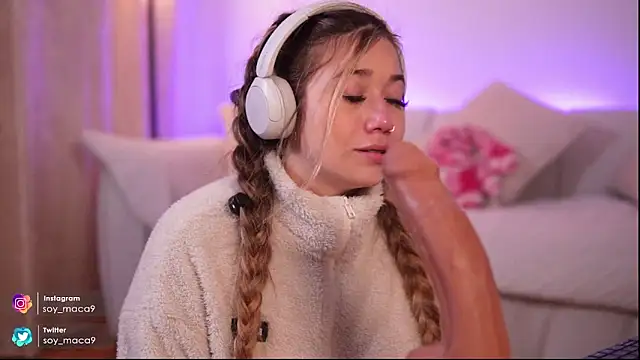 Snapshot of lilith_gray9 chatting on 22, 11, 2025 lilith gray9 online show from 22, 11, 2025