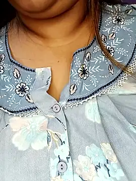 Snapshot of Ravina_patil1 chatting on 3, 11, 2025 Ravina patil1 online show from 3, 11, 2025