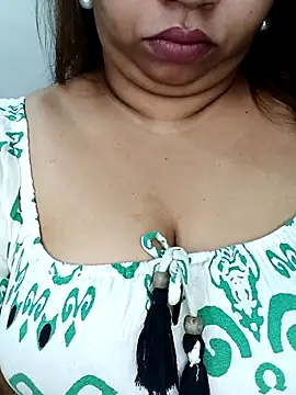 Snapshot of Ravina_patil1 chatting on 18, 11, 2025 Ravina patil1 online show from 18, 11, 2025