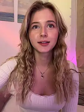 Snapshot of LunaRase chatting on 9, 12, 2024 LunaRase online show from 9, 12, 2024