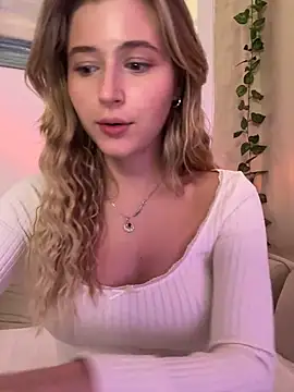 Snapshot of LunaRase chatting on 9, 12, 2024 LunaRase online show from 9, 12, 2024