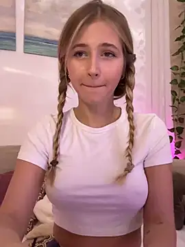 Snapshot of LunaRase chatting on 15, 12, 2024 LunaRase online show from 15, 12, 2024