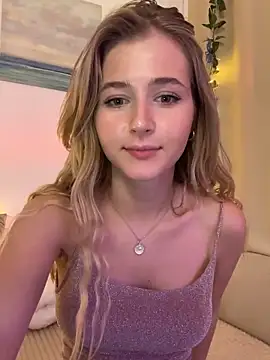 Snapshot of LunaRase chatting on 19, 12, 2024 LunaRase online show from 19, 12, 2024