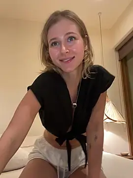 Snapshot of LunaRase chatting on 22, 1, 2025 LunaRase online show from 22, 1, 2025