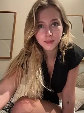 Snapshot of LunaRase chatting on 9, 2, 2025 LunaRase online show from 9, 2, 2025