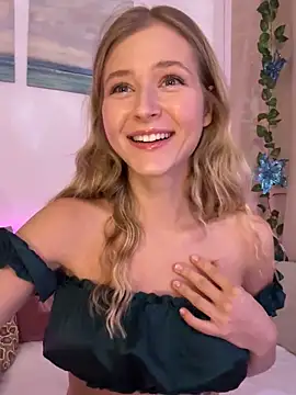 Snapshot of LunaRase chatting on 15, 2, 2025 LunaRase online show from 15, 2, 2025