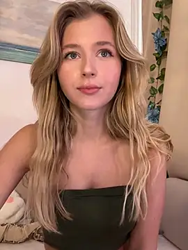 Snapshot of LunaRase chatting on 18, 2, 2025 LunaRase online show from 18, 2, 2025