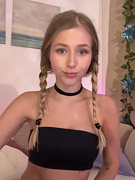 Snapshot of LunaRase chatting on 20, 2, 2025 LunaRase online show from 20, 2, 2025