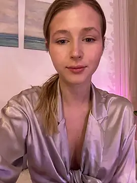 Snapshot of LunaRase chatting on 22, 2, 2025 LunaRase online show from 22, 2, 2025