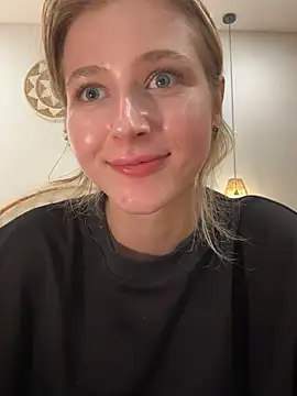 Snapshot of LunaRase chatting on 3, 3, 2025 LunaRase online show from 3, 3, 2025