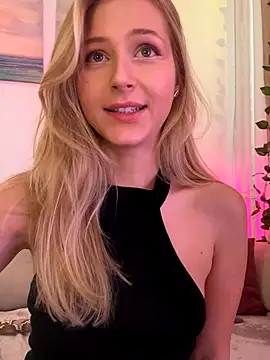 Snapshot of LunaRase chatting on 18, 9, 2025 LunaRase online show from 18, 9, 2025