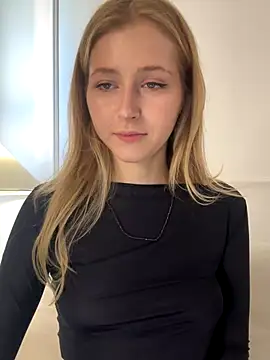 Snapshot of LunaRase chatting on 28, 9, 2025 LunaRase online show from 28, 9, 2025