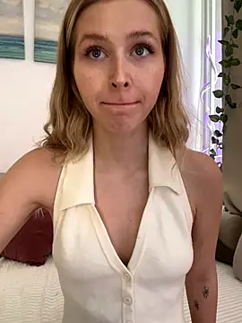 Snapshot of LunaRase chatting on 7, 10, 2025 LunaRase online show from 7, 10, 2025