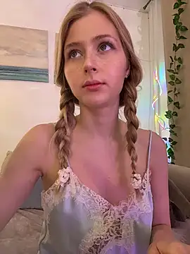 Snapshot of LunaRase chatting on 3, 11, 2025 LunaRase online show from 3, 11, 2025