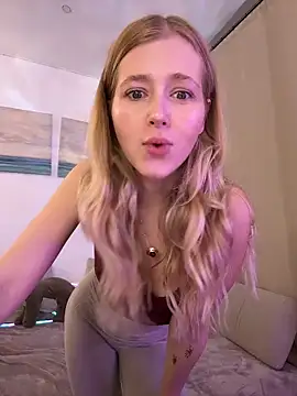 Snapshot of LunaRase chatting on 9, 11, 2025 LunaRase online show from 9, 11, 2025