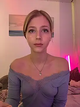 Snapshot of LunaRase chatting on 21, 11, 2025 LunaRase online show from 21, 11, 2025