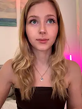 Snapshot of LunaRase chatting on 29, 11, 2025 LunaRase online show from 29, 11, 2025