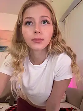 Snapshot of LunaRase chatting on 16, 12, 2025 LunaRase online show from 16, 12, 2025