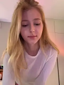 Snapshot of LunaRase chatting on 14, 4, 2026 LunaRase online show from 14, 4, 2026