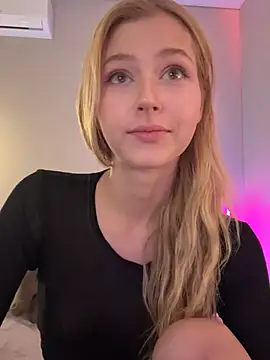 Snapshot of LunaRase chatting on 18, 4, 2026 LunaRase online show from 18, 4, 2026