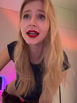 Snapshot of LunaRase chatting on 11, 5, 2026 LunaRase online show from 11, 5, 2026