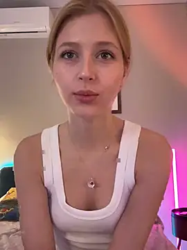 Snapshot of LunaRase chatting on 22, 5, 2026 LunaRase online show from 22, 5, 2026