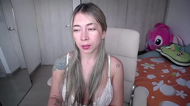 Snapshot of _arianalzate_ chatting on 17, 2, 2025 arianalzate online show from 17, 2, 2025