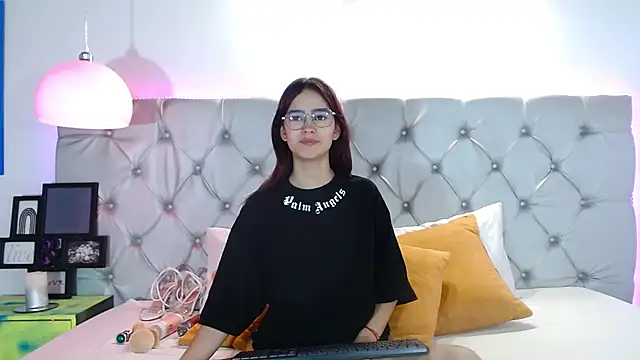 Snapshot of MelodyMansson chatting on 18, 2, 2025 MelodyMansson online show from 18, 2, 2025