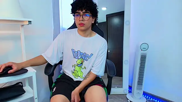  nickconnor01 online show from 15, 1, 2025