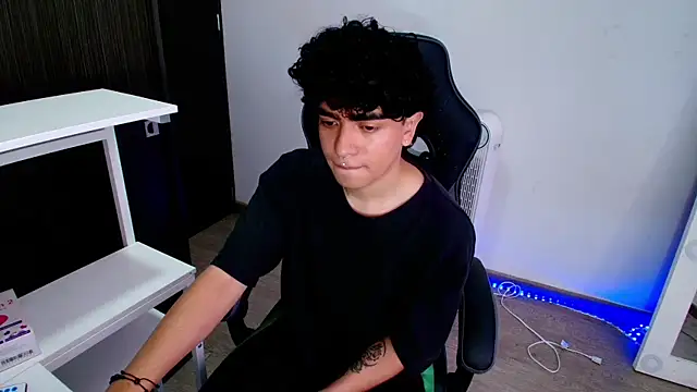  nickconnor01 online show from 3, 2, 2025