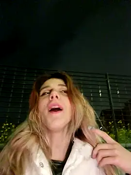 Snapshot of LeylaRosse chatting on 10, 3, 2025 LeylaRosse online show from 10, 3, 2025