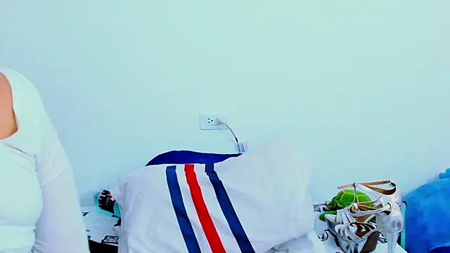 Snapshot of HorniestMilf chatting on 1, 3, 2026 HorniestMilf online show from 1, 3, 2026