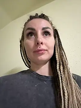 TwixCouple online show from 8, 3, 2025