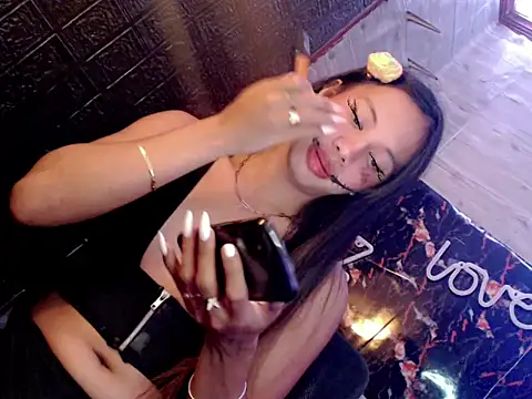 whiteladyboy online show from 29, 10, 2025