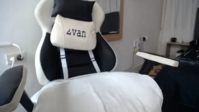 Snapshot of Valerioe chatting on 13, 2, 2025 Valerioe online show from 13, 2, 2025